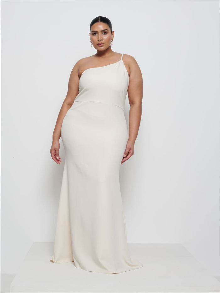 Souki Is 5'8" & Wears Size UK 18|Amelia Crepe Maxi Bridesmaid Dress Curve - Champagne
