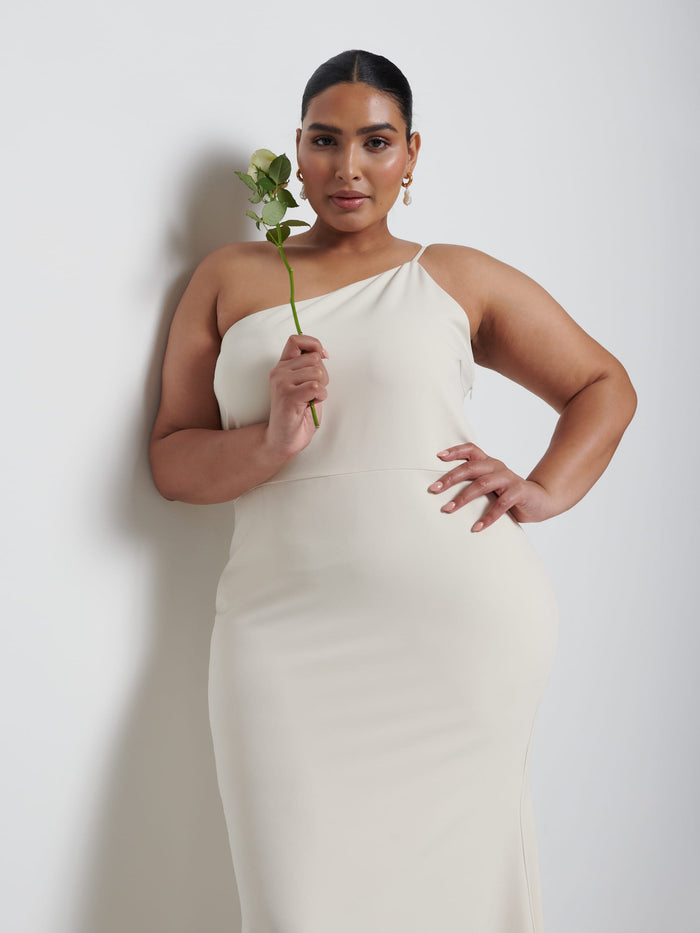 Souki Is 5'8" & Wears Size UK 18|Amelia Crepe Maxi Bridesmaid Dress Curve - Champagne