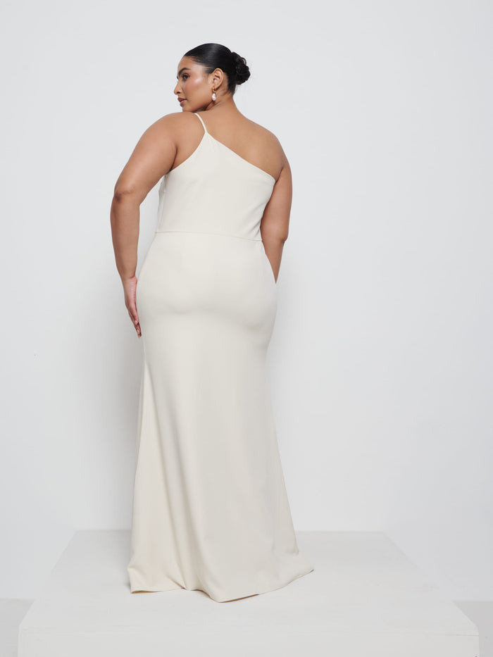 Souki Is 5'8" & Wears Size UK 18|Amelia Crepe Maxi Bridesmaid Dress Curve - Champagne