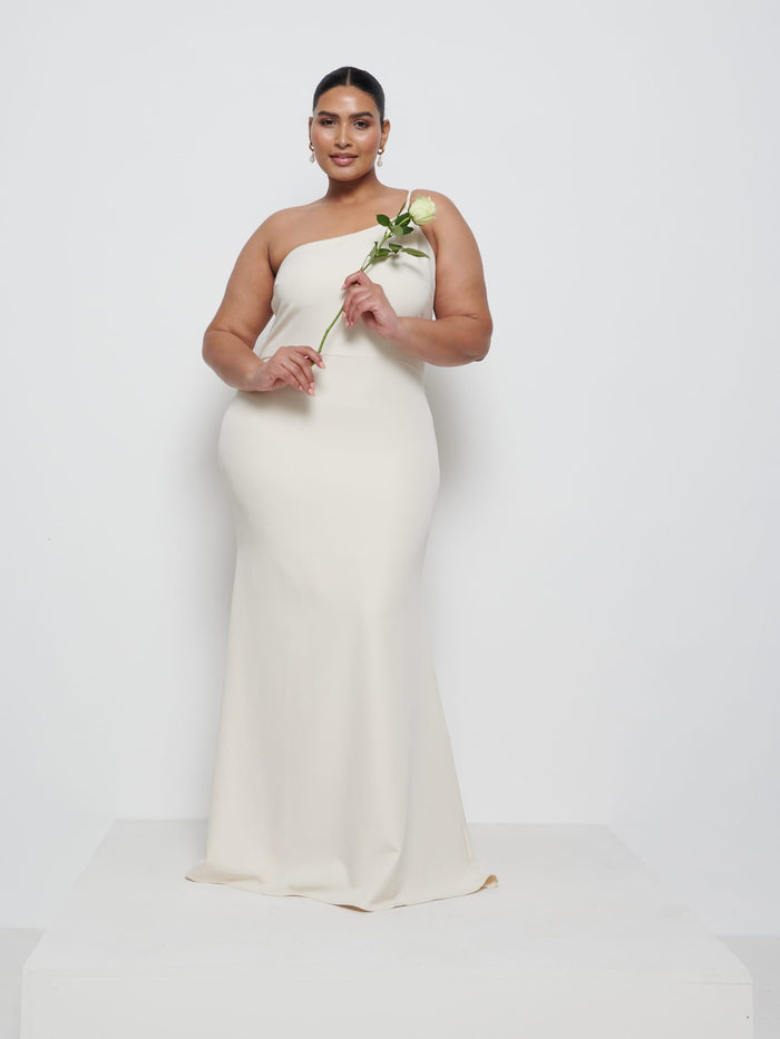 Souki Is 5'8" & Wears Size UK 18|Amelia Crepe Maxi Bridesmaid Dress Curve - Champagne