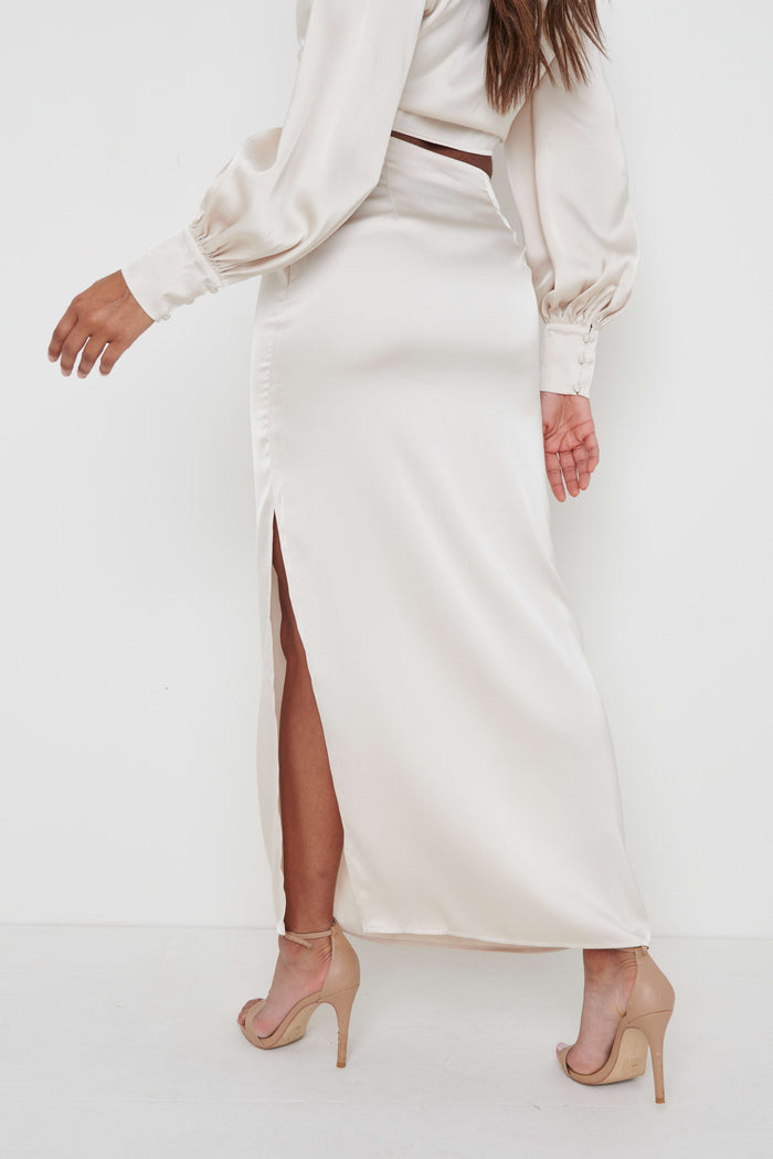 Sachi Is 5’7” & Wears Size UK 8|Bec Ruched Waist Midaxi Skirt - Oyster