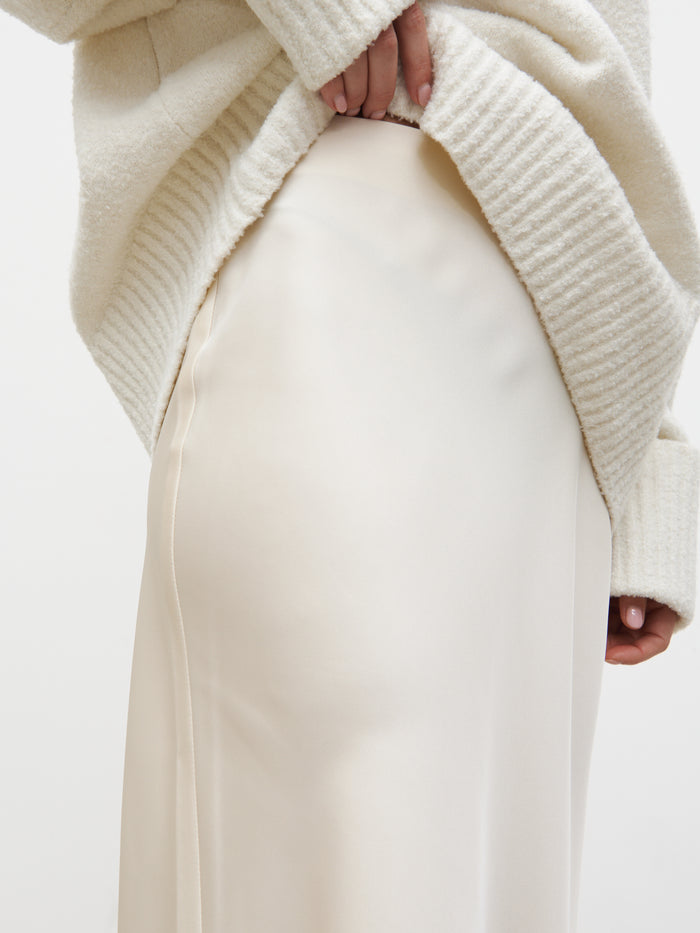 Honor is 5'4" & Wears Size UK 8|Breya Satin Midaxi Skirt - Oyster