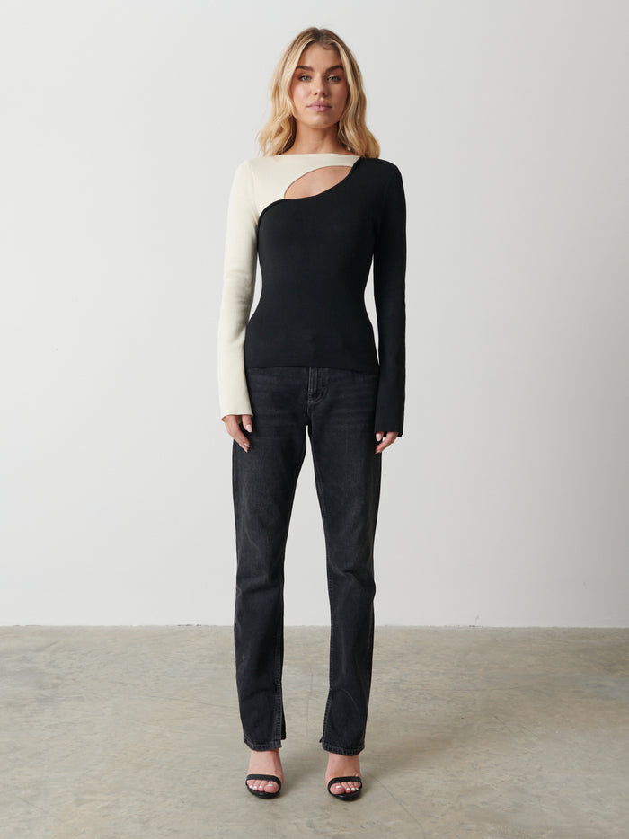 Taylor Is 5'9" & Wears Size UK S|Brogan Contrast Knit Top - Black and Cream