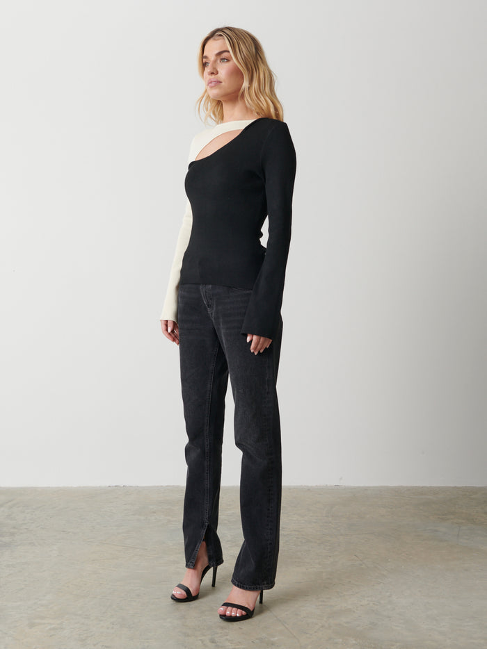Taylor Is 5'9" & Wears Size UK S|Brogan Contrast Knit Top - Black and Cream