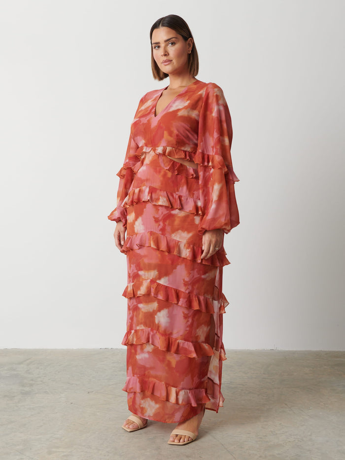 Rafaela Is 5'9" & Wears Size UK 18|Evie Ruffle Maxi Dress Curve - Abstract Watercolour