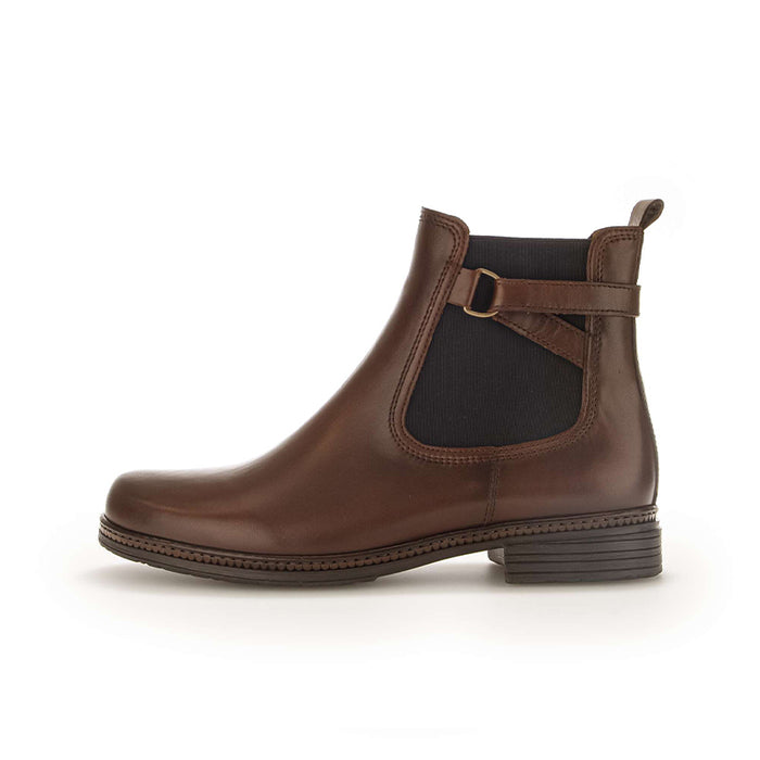 Brown leather Chelsea boots with elastic sides and block heel