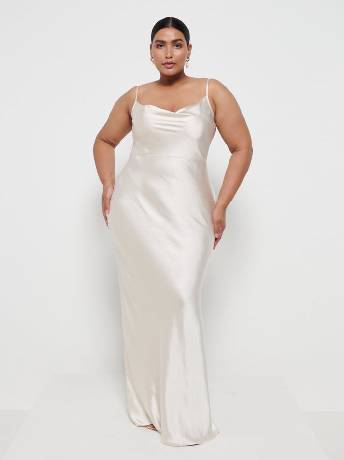 Souki Is 5'8" & Wears Size UK 18|Keisha Maxi Bridesmaid Dress Curve - Matte Champagne