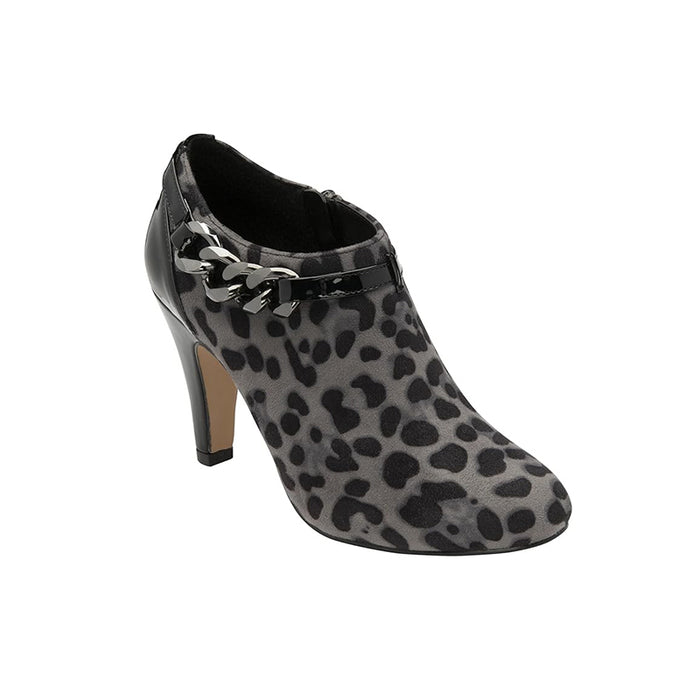 Leopard-print heeled court shoe with black glossy cap and patterned upper.