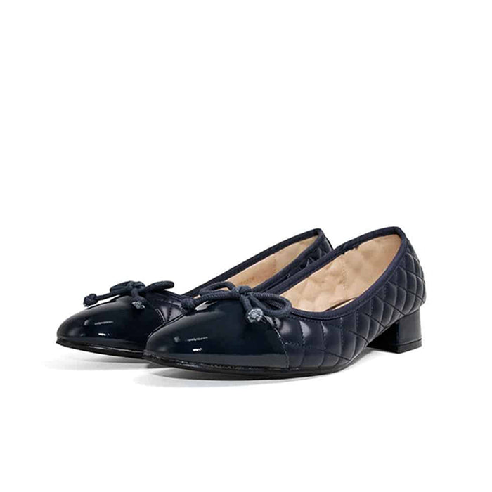Women’s dark blue quilted pumps with lace bow, low block heel