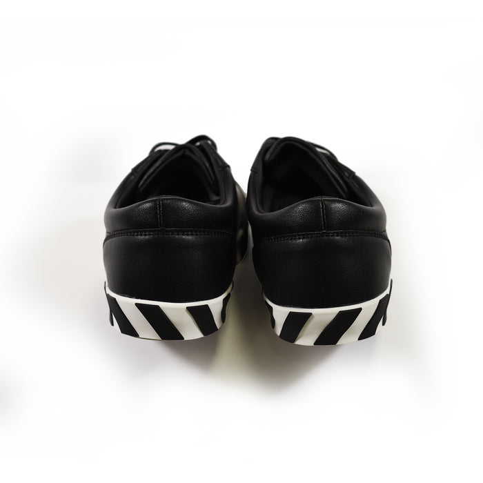 Rear view of Urban Edge Off-Sneakers in Carbon black leather with white soles featuring black diagonal streetwear stripes.