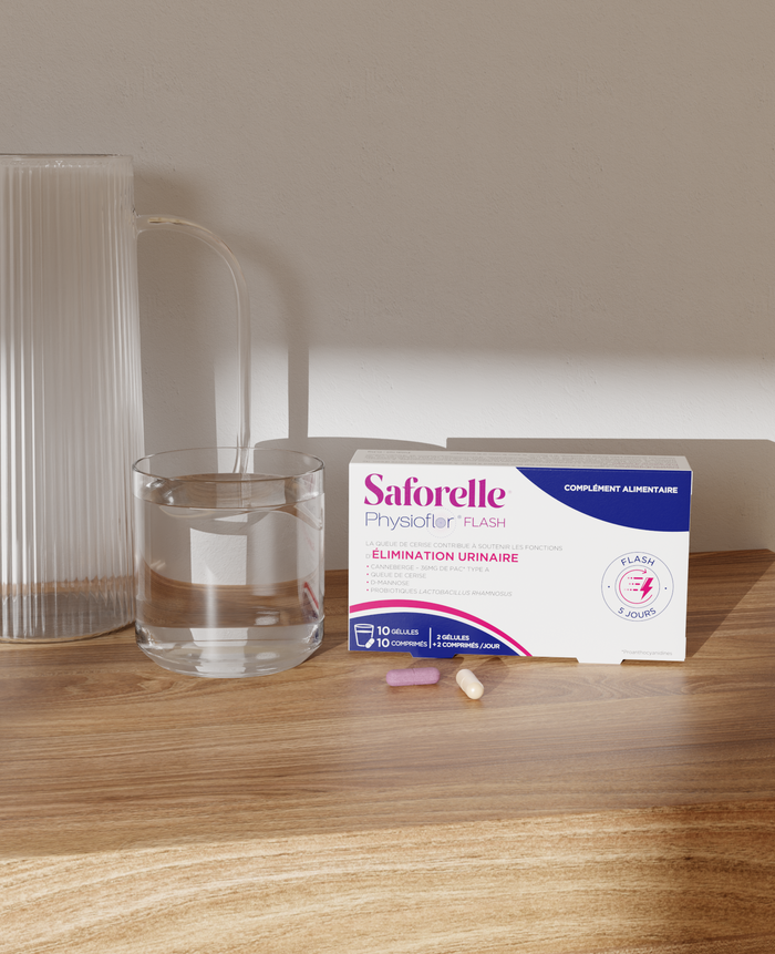Boîte Saforelle Physioflor Flash posée sur une surface en bois. Élimination urinaire – Flash 3 jours, complément alimentaire contenant 10 gélules et 10 comprimés, pour le confort urinaire