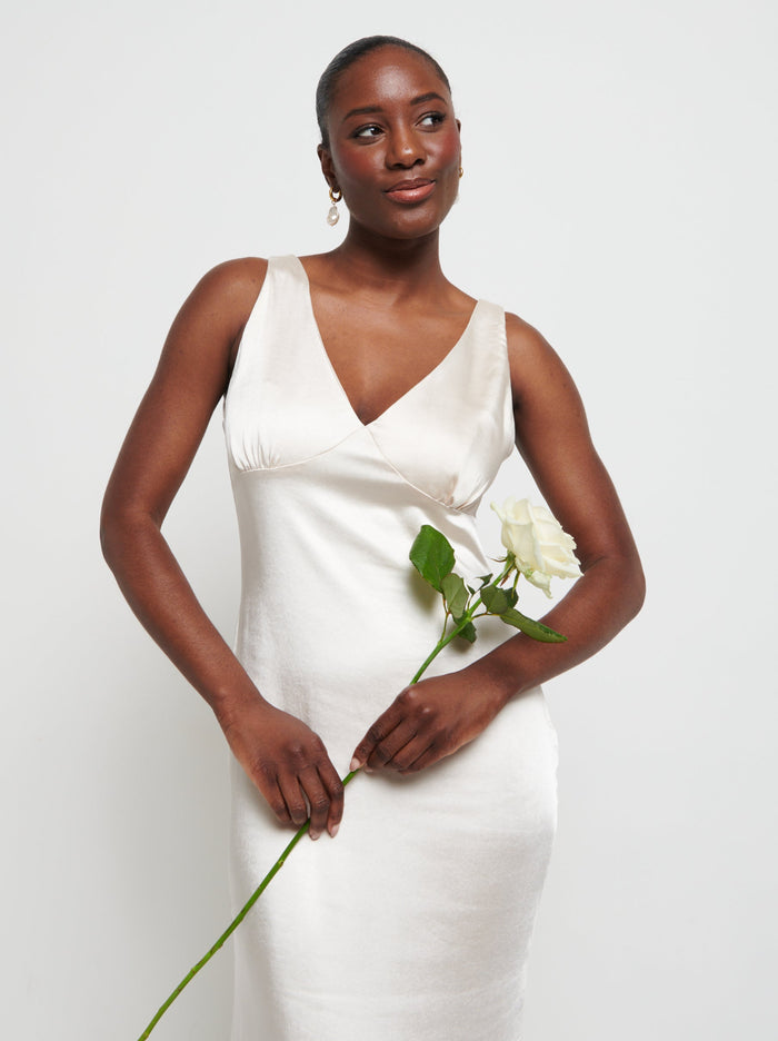Aurelia is 5'9" & Wears Size UK 8|Piper Maxi Bridesmaid Dress - Matte Champagne