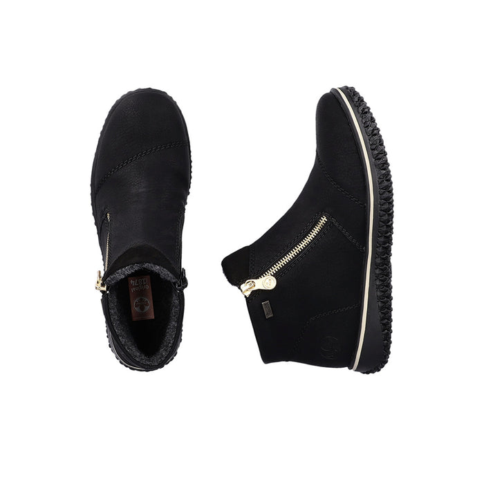 Black ankle boots, side zip closure and textured rubber outsole