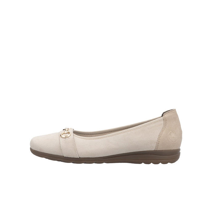 Light beige slip-on flat pumps with decorative metal buckle and cushioned sole