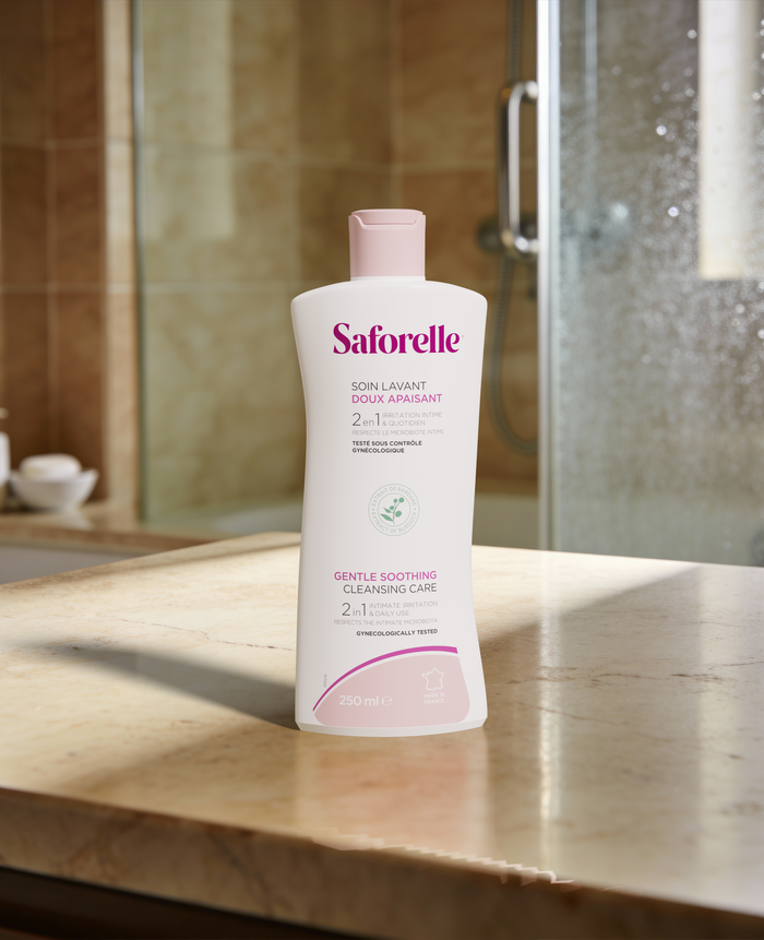 Flacon soin lavant intime doux et apaisant Saforelle pour l'hygiène intime et corporel nettoie la peau en douceur et apaise les sensation d'irritations intimes au quotidien 250 ml