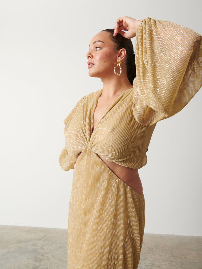 Romi Is 5'6.5" & Wears Size UK 18|Zaya Plisse Metallic Maxi Dress Curve - Metallic Gold